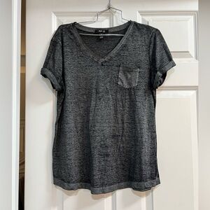 SHORT SLEEVE V NECK BLACK TSHIRT